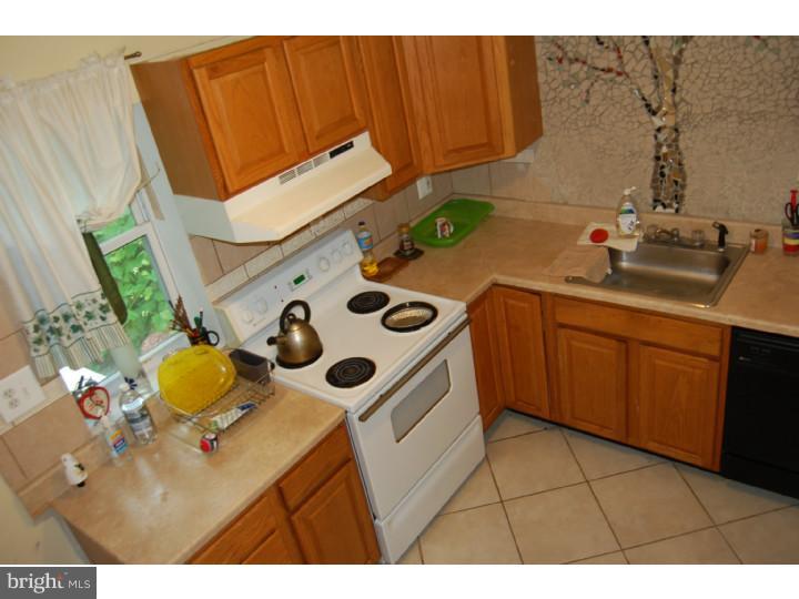 1435 Rothley Avenue Willow Grove, PA 19090 - Photo 4 of 10 Kitchen
