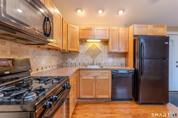 $2,000 | 31 Suffield Street, Windsor Locks, CT 06096