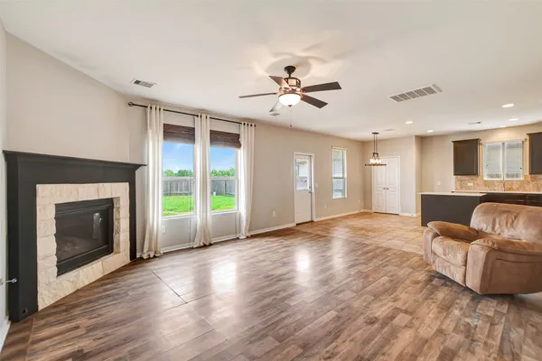 a view of a livingroom with furniture