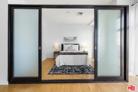 $689,000 | 801 South Grand Avenue, Unit 1508, Los Angeles, CA 90017