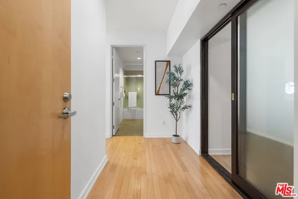 $689,000 | 801 South Grand Avenue, Unit 1508, Los Angeles, CA 90017