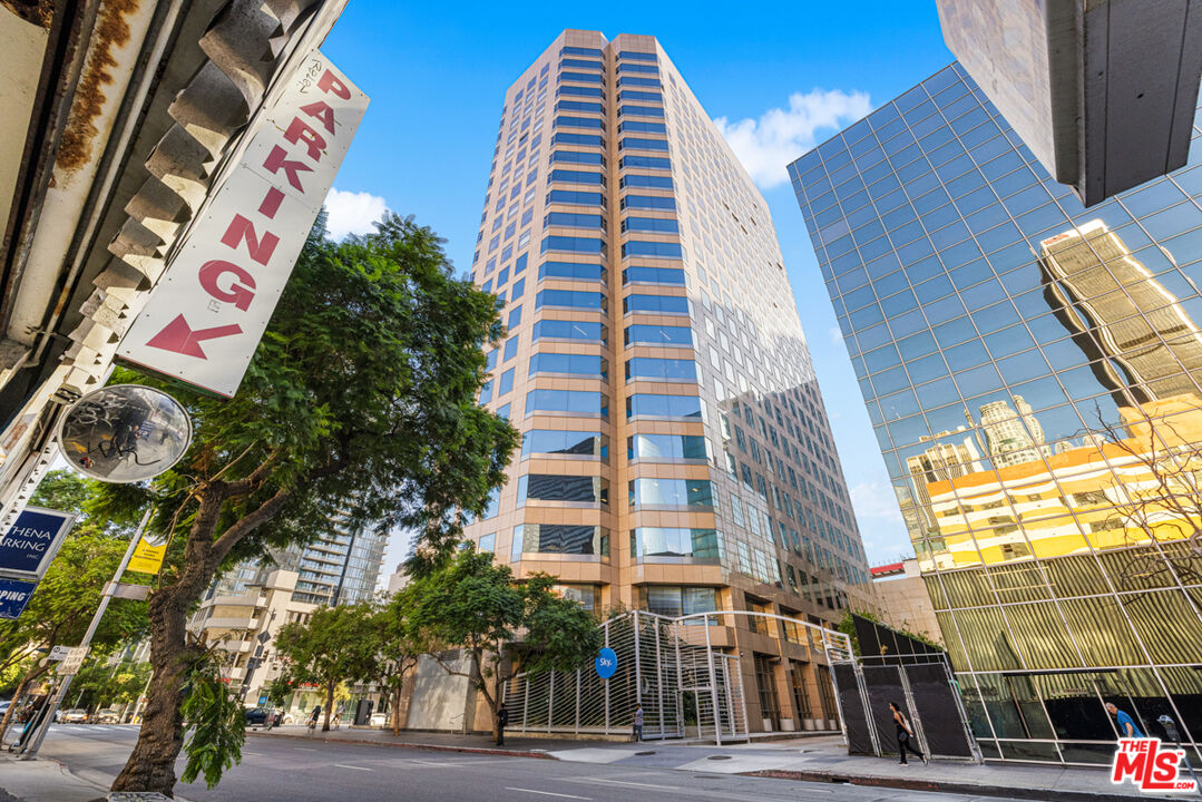 801 South Grand Avenue, Unit 1508 Los Angeles, CA 90017 - Photo 39 of 56 a view of a multi story building
