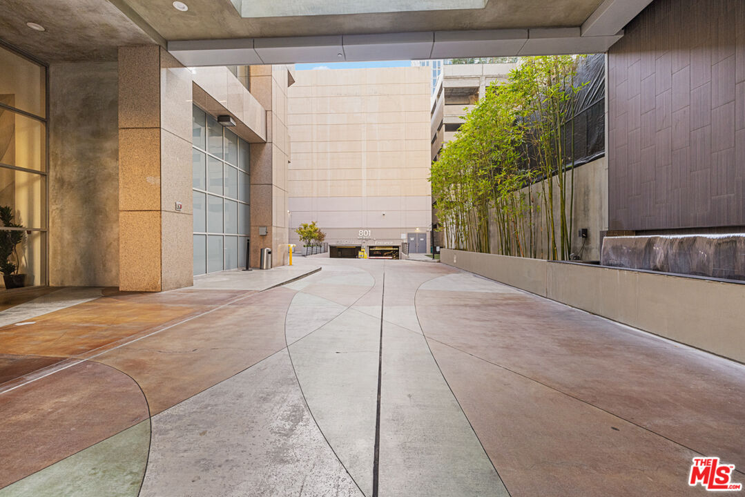 801 South Grand Avenue, Unit 1508 Los Angeles, CA 90017 - Photo 42 of 56 a view of a street with a garage