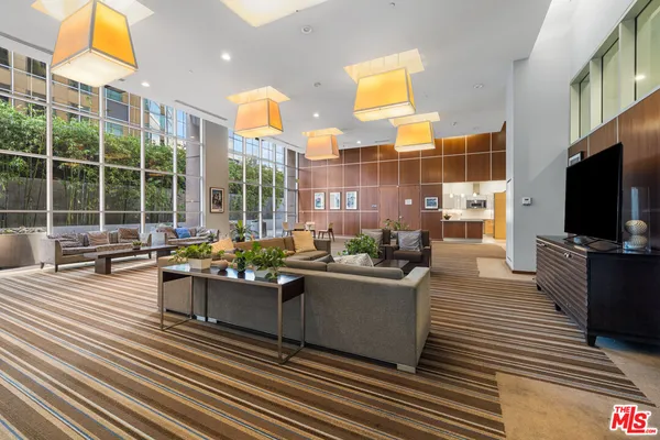 $689,000 | 801 South Grand Avenue, Unit 1508, Los Angeles, CA 90017
