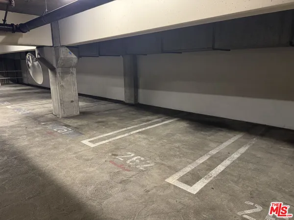 $689,000 | 801 South Grand Avenue, Unit 1508, Los Angeles, CA 90017