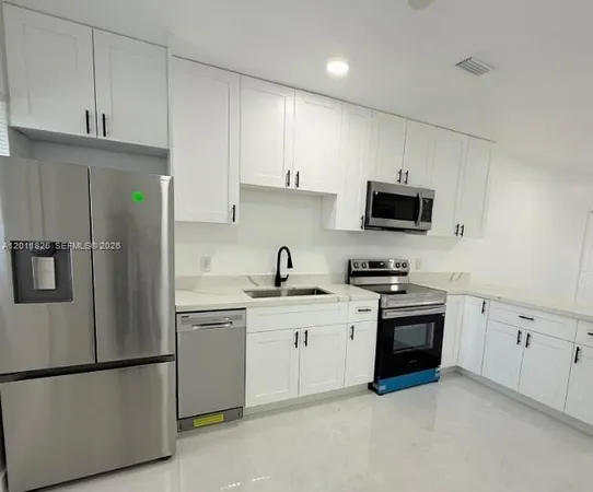 $1,950 | Undisclosed Address, Hallandale Beach, FL 33009