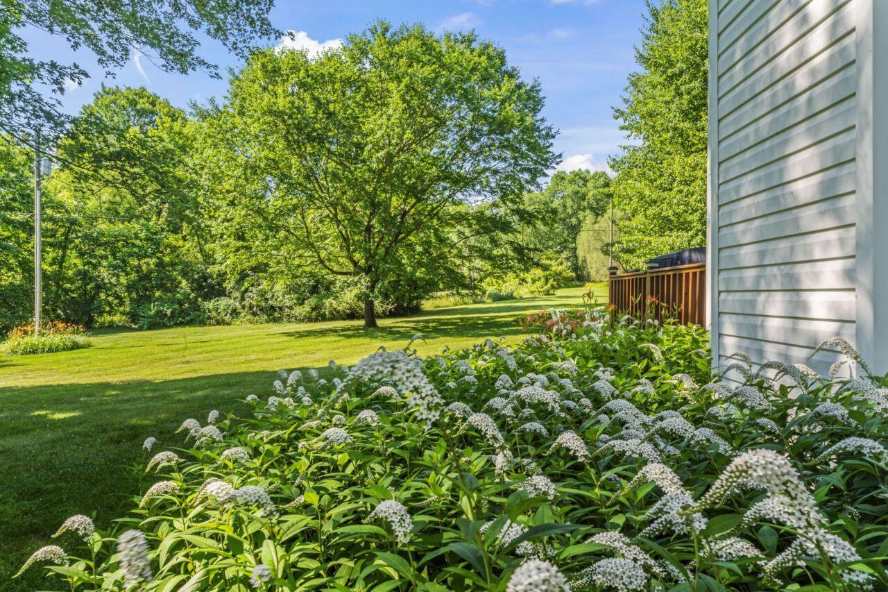 1550 Swans Road Northeast Newark, OH 43055 - Photo 59 of 65 Flowers Side of House