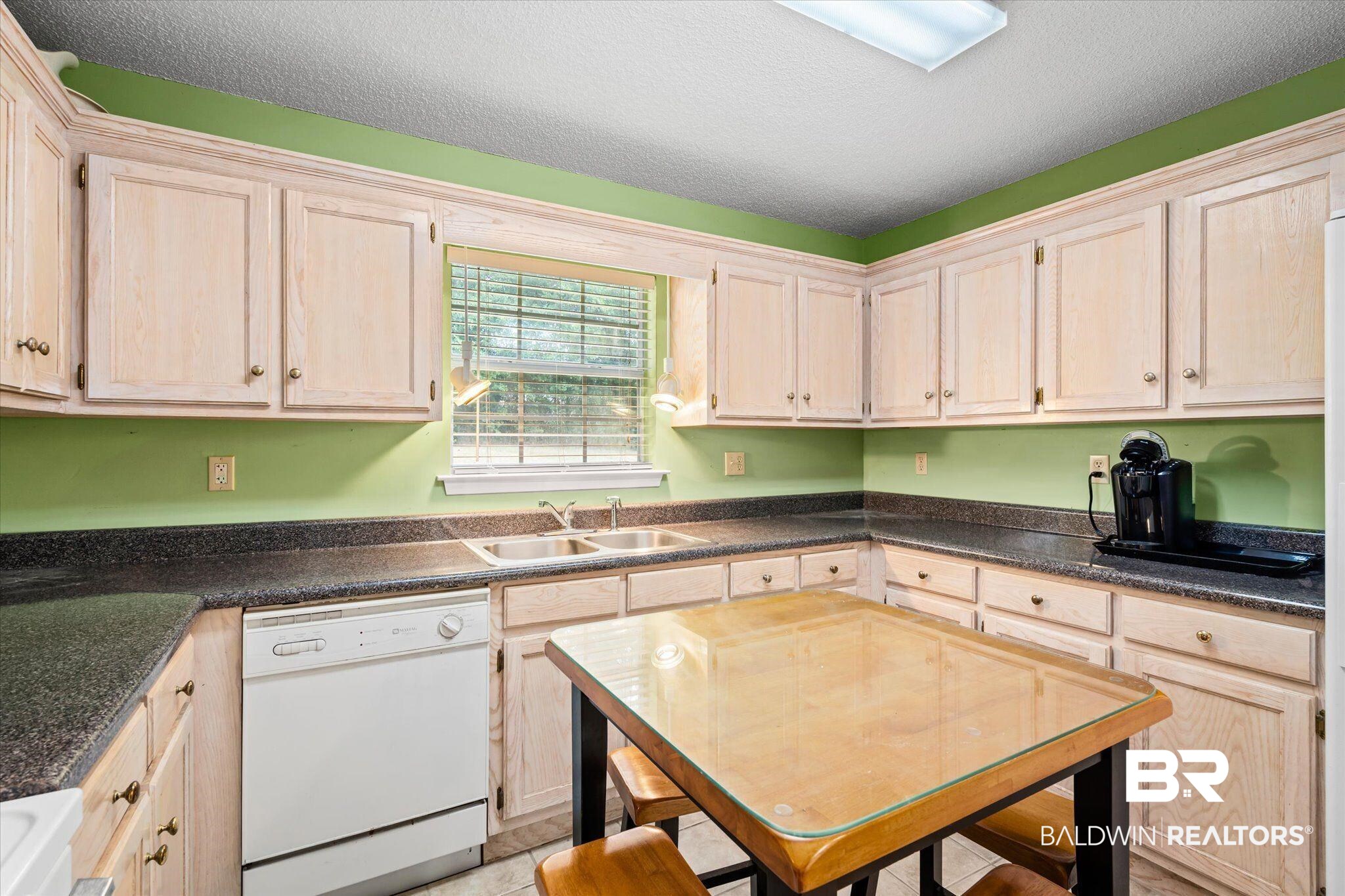 381 Lakeview Drive Mobile, AL 36695 - Photo 8 of 20