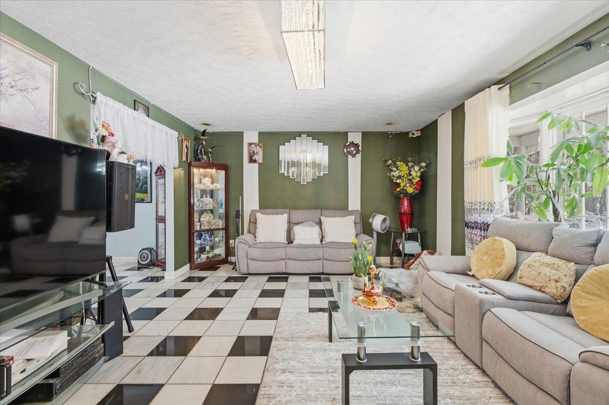 240 North Brownell Road Williston, VT 05495 - Photo 3 of 34