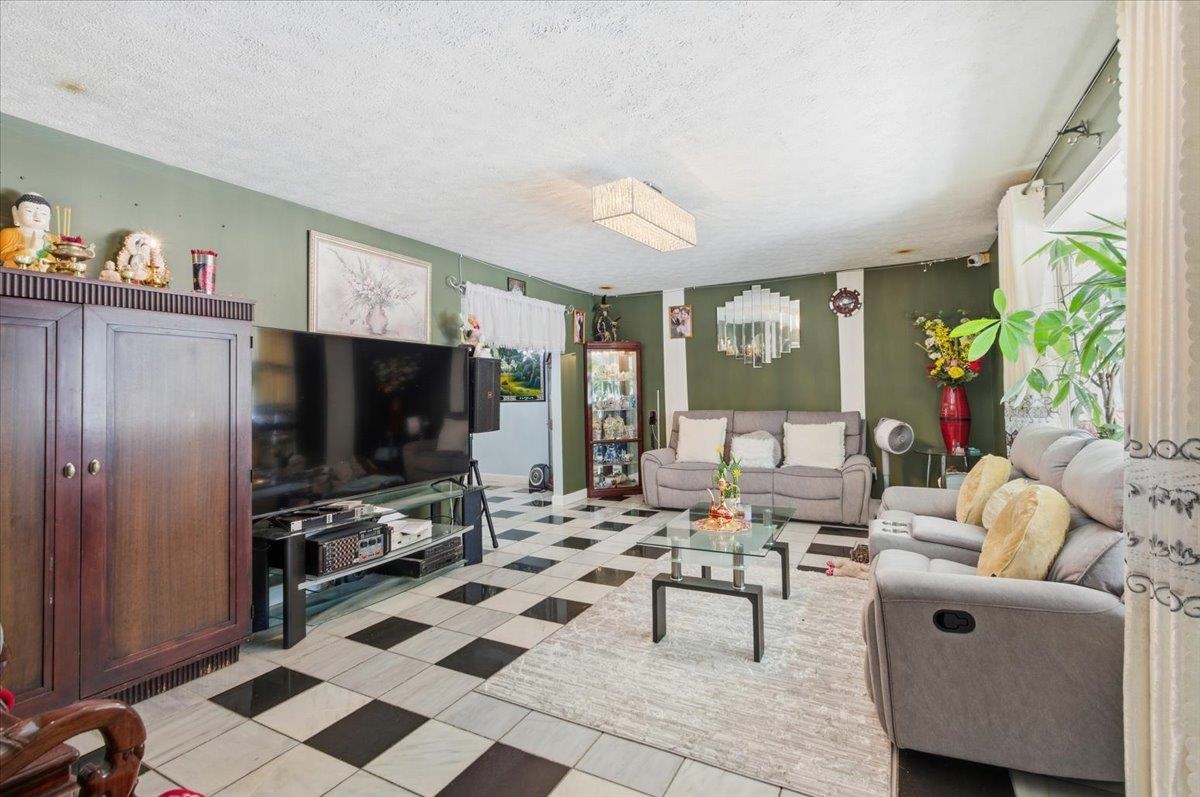 240 North Brownell Road Williston, VT 05495 - Photo 4 of 34