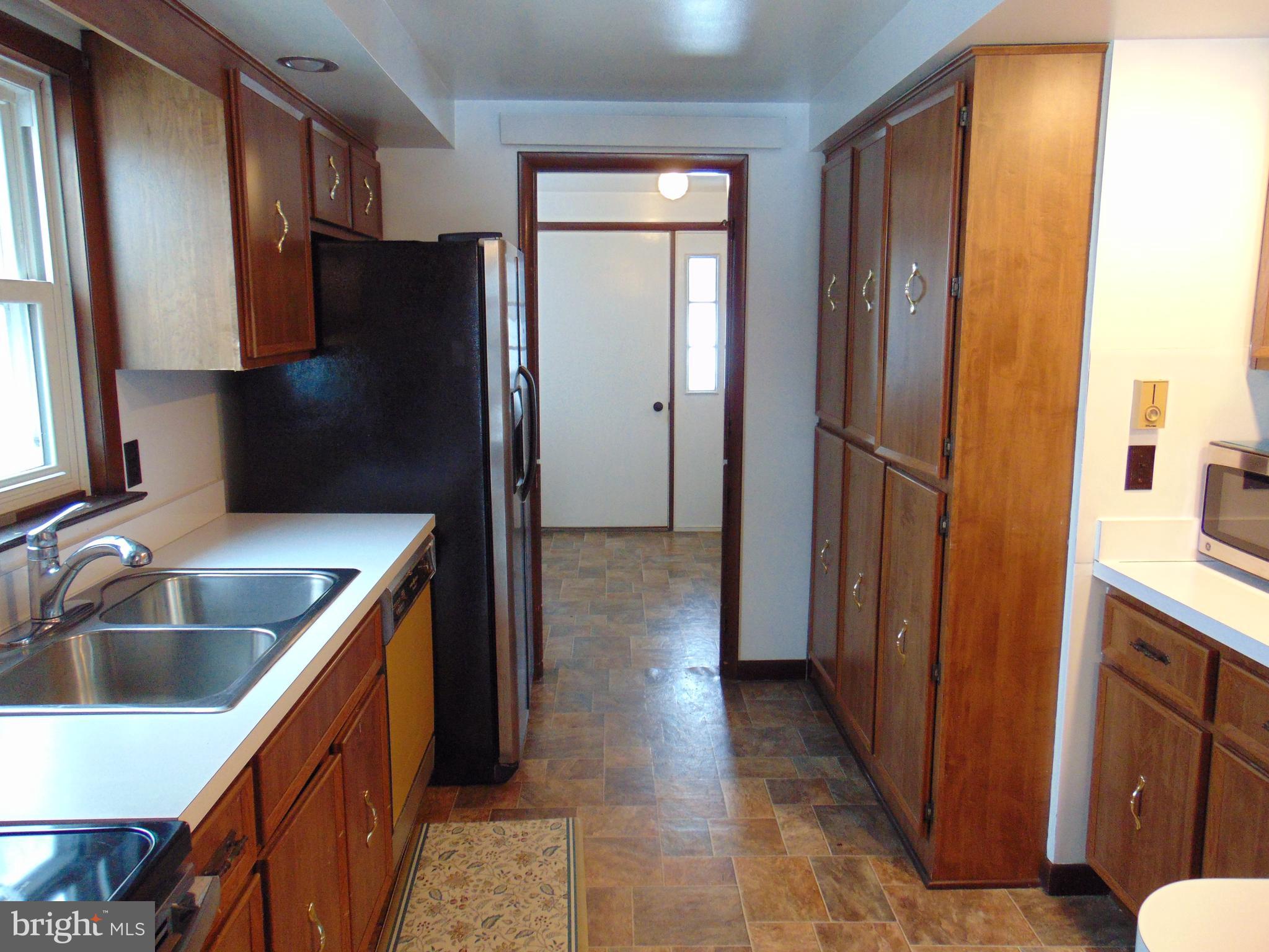 2029 Reed Road Knoxville, MD 21758 - Photo 17 of 96 Kitchen galley style