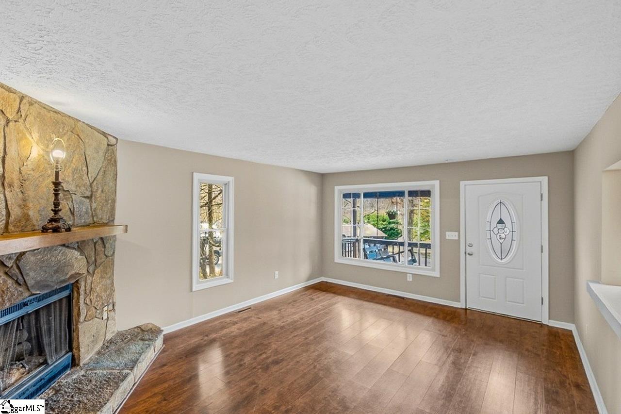 124 Nottingham Lane Easley, SC 29640 - Photo 2 of 30