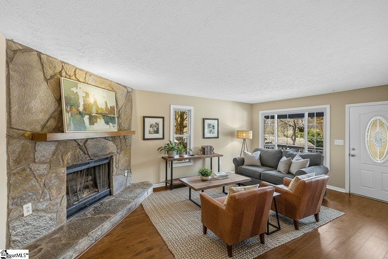 124 Nottingham Lane Easley, SC 29640 - Photo 3 of 30