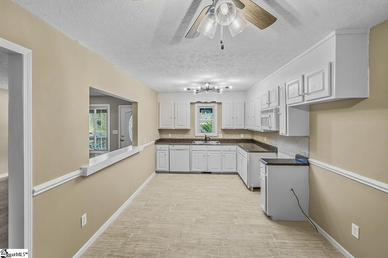 124 Nottingham Lane Easley, SC 29640 - Photo 9 of 30