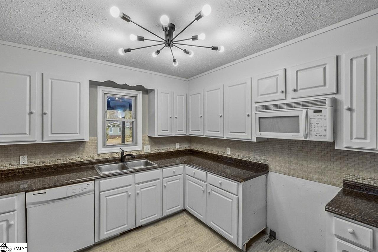 124 Nottingham Lane Easley, SC 29640 - Photo 10 of 30