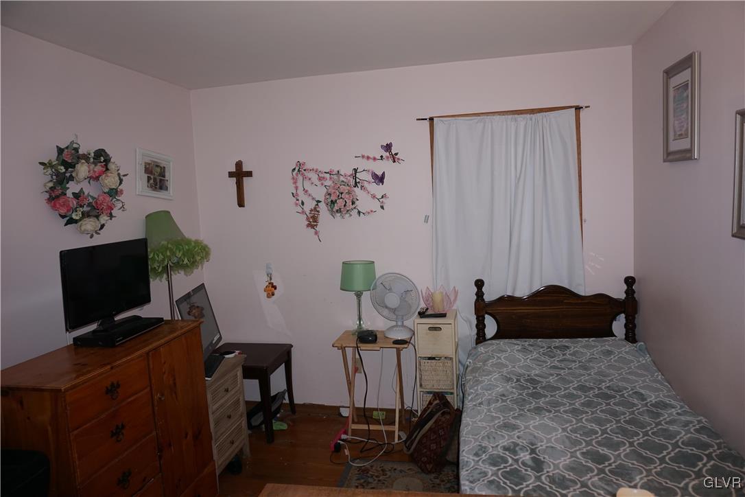 1985 Bathgate Road Bethlehem, PA 18018 - Photo 12 of 22 a living room with furniture and a flat screen tv