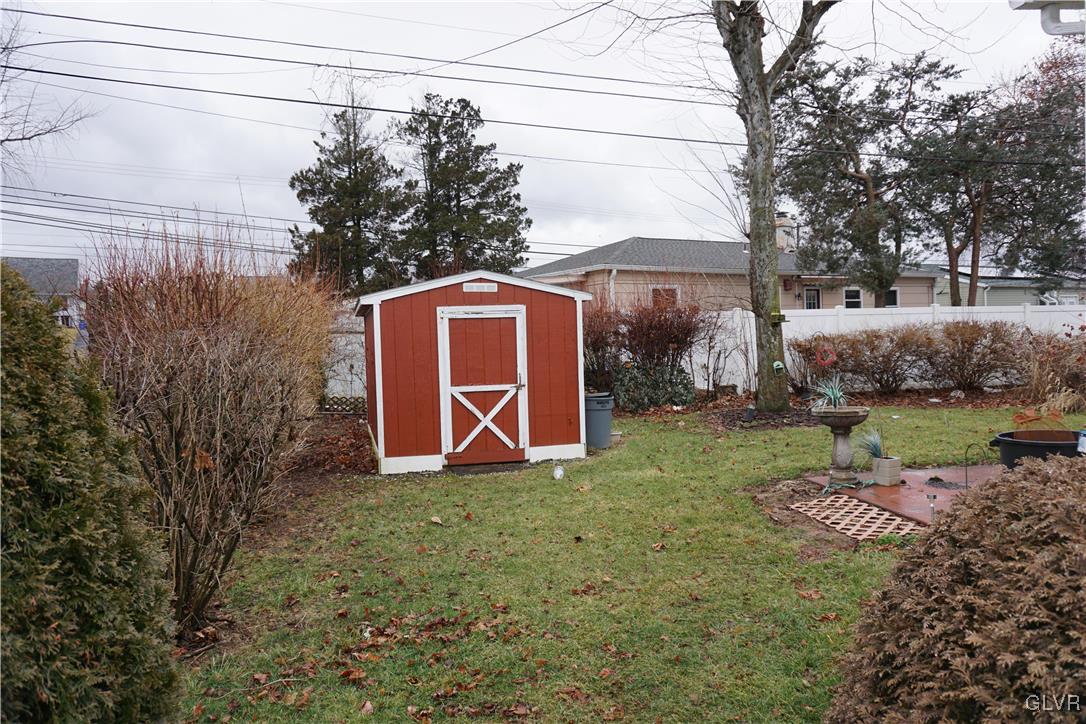 1985 Bathgate Road Bethlehem, PA 18018 - Photo 18 of 22 a backyard of a house with lots of green space