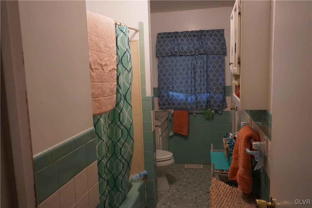 1985 Bathgate Road Bethlehem, PA 18018 - Photo 5 of 22 a close up of a sink