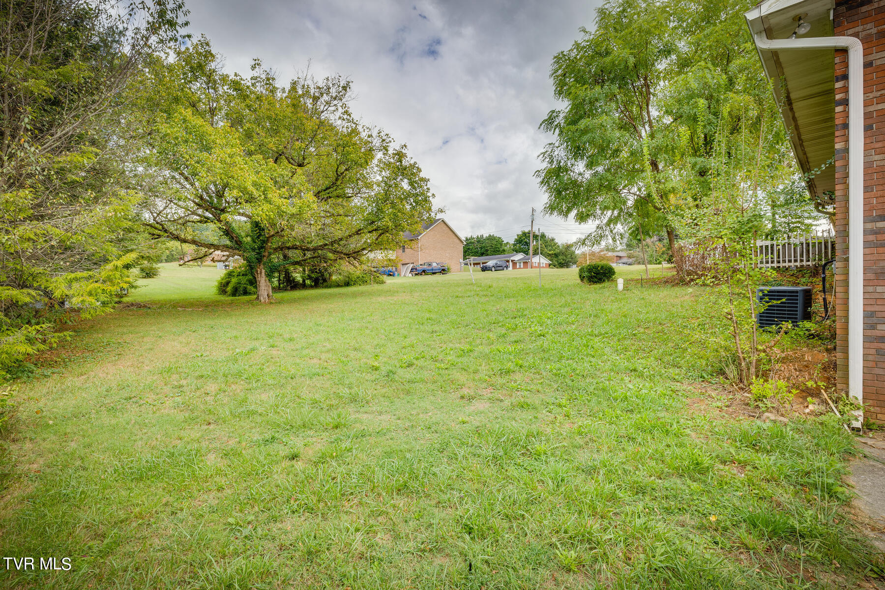 1020 Kidwell Ridge Road Morristown, TN 37814 - Photo 4 of 25 023