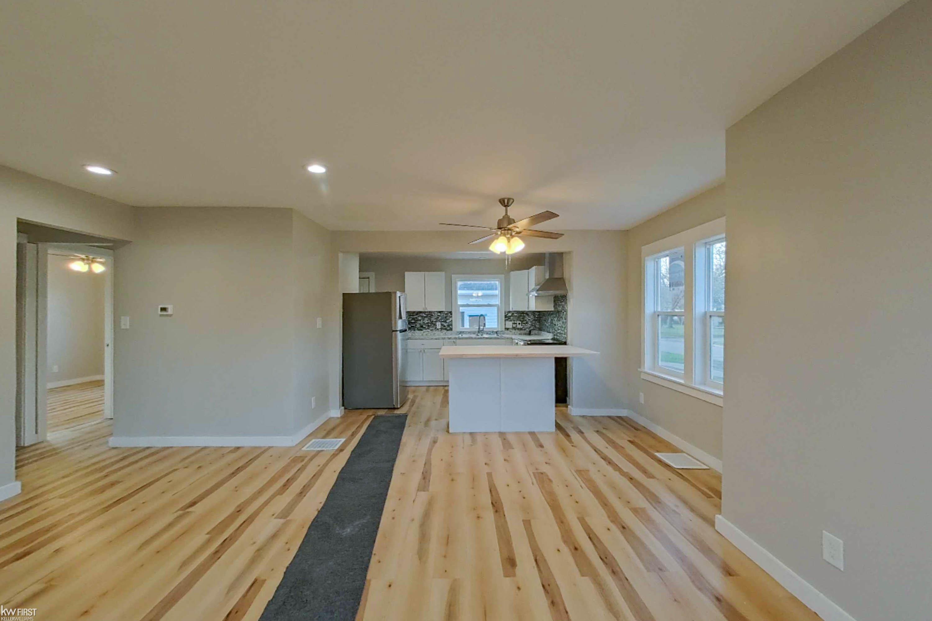 2040 South Center Road Flint, MI 48503 - Photo 9 of 35 50127231-8.JPG