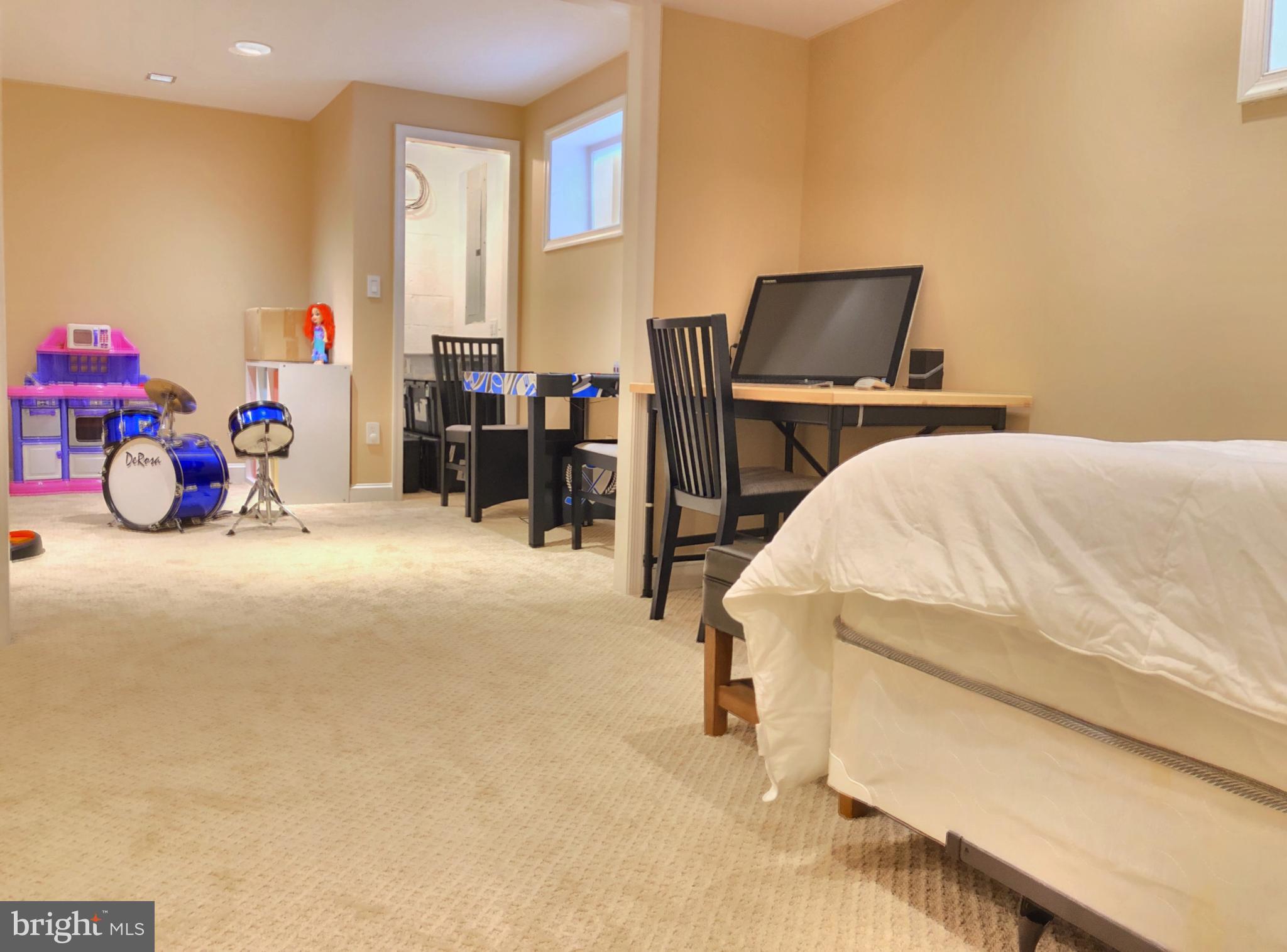 15133 Middlegate Road Silver Spring, MD 20905 - Photo 37 of 43 Gallery Image 37