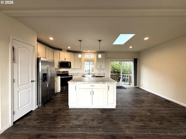 $599,000 | 15130 Highway 101, Brookings, OR 97415