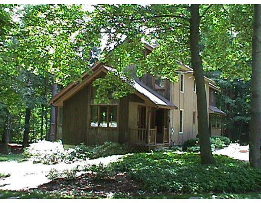 48 Grove Street Topsfield, MA 01983 - Photo 1 of 4 Gallery Image 1