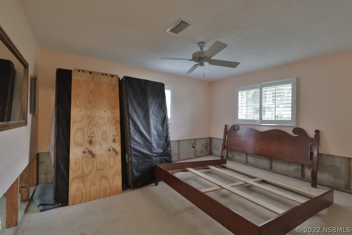 1701 Orange Tree Drive Edgewater, FL 32132 - Photo 14 of 21 a living room with furniture