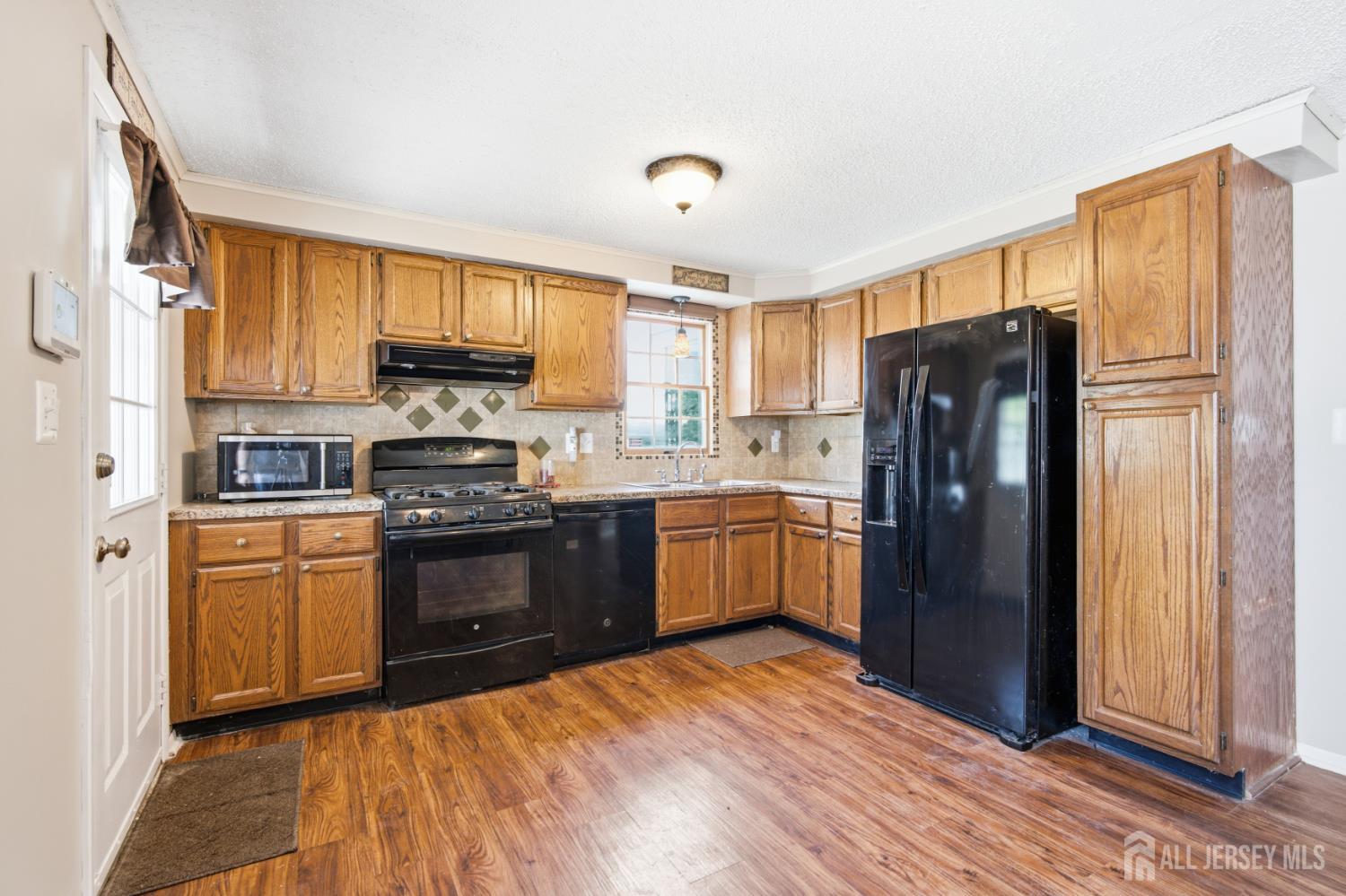 16 Avenue B Helmetta, NJ 08828 - Photo 7 of 28