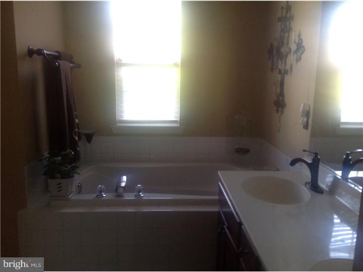 35 Simons Way Huntingdon Valley, PA 19006 - Photo 11 of 15 Master Bathroom