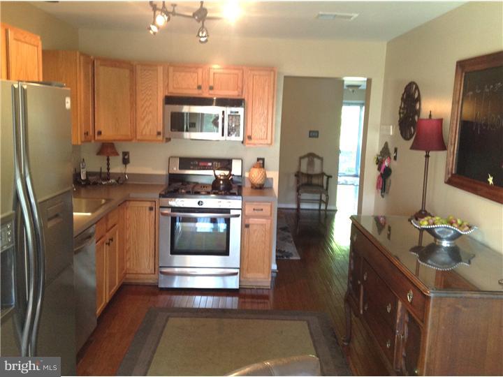 35 Simons Way Huntingdon Valley, PA 19006 - Photo 7 of 15 Kitchen