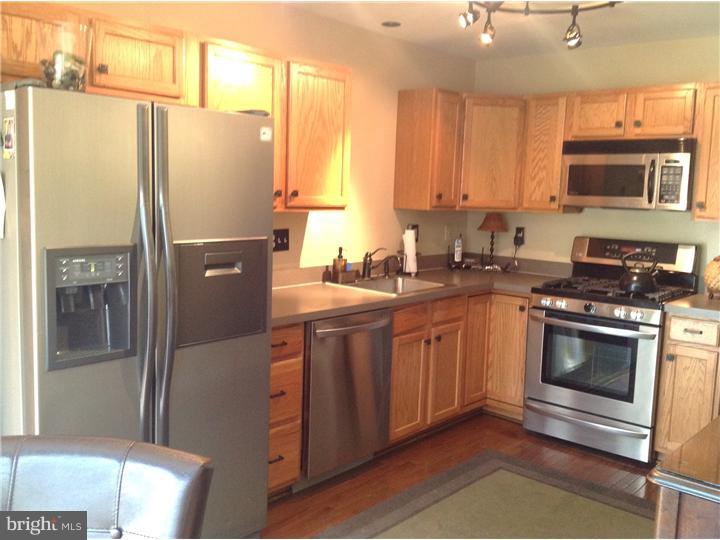 35 Simons Way Huntingdon Valley, PA 19006 - Photo 8 of 15 Kitchen