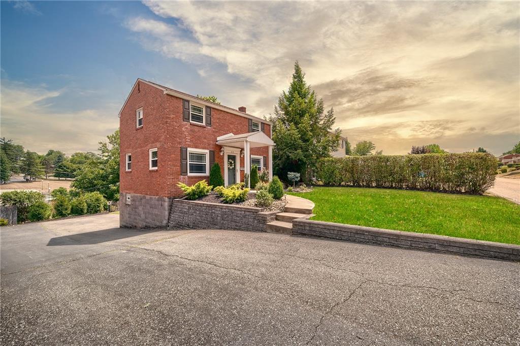 213 Orchard Spring Road Pittsburgh, PA 15220 - Photo 3 of 25 Gallery Image 3