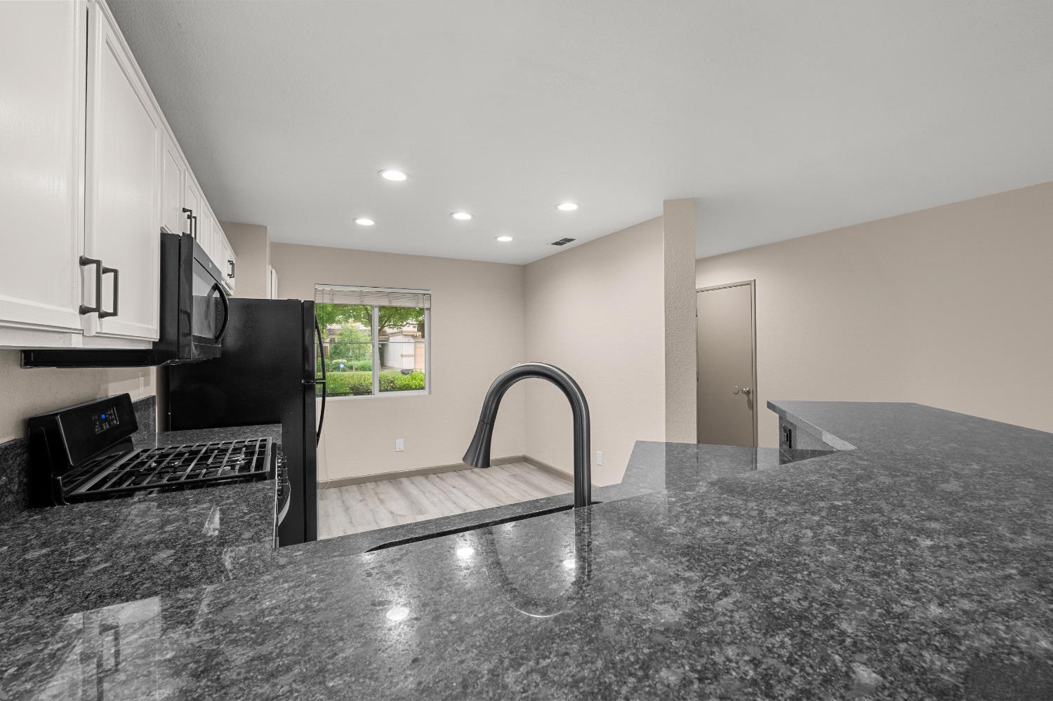 4380 Pinckney Way Mather, CA 95655 - Photo 11 of 44