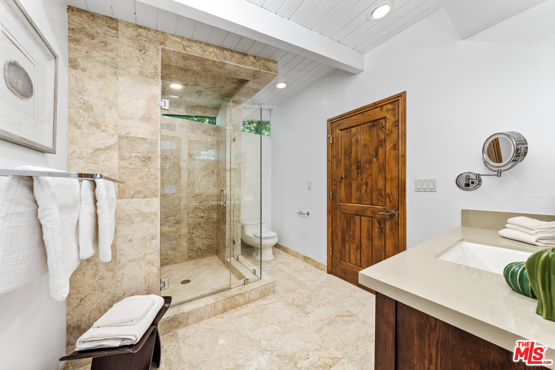 1059 Chantilly Road Los Angeles, CA 90077 - Photo 11 of 25 Gallery Image 11