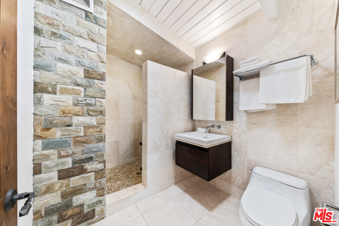 1059 Chantilly Road Los Angeles, CA 90077 - Photo 17 of 25 Gallery Image 17