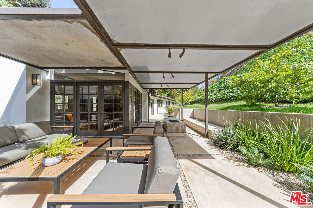 1059 Chantilly Road Los Angeles, CA 90077 - Photo 19 of 25 Gallery Image 19