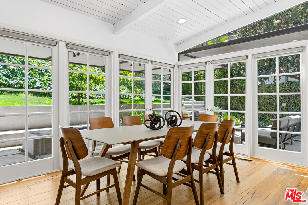 1059 Chantilly Road Los Angeles, CA 90077 - Photo 6 of 25 Gallery Image 6