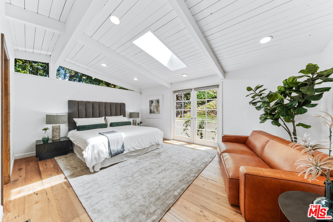 1059 Chantilly Road Los Angeles, CA 90077 - Photo 10 of 25 Gallery Image 10