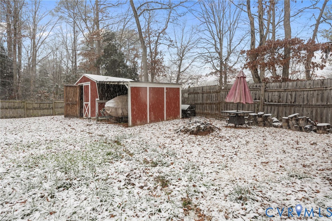 5212 Rollingway Road Chesterfield, VA 23832 - Photo 22 of 25 a backyard of a house with a large tree and wooden fence
