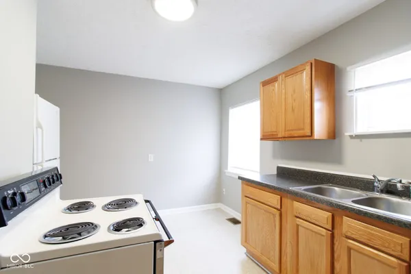 $995 | 61 South 3rd Avenue, Beech Grove, IN 46107