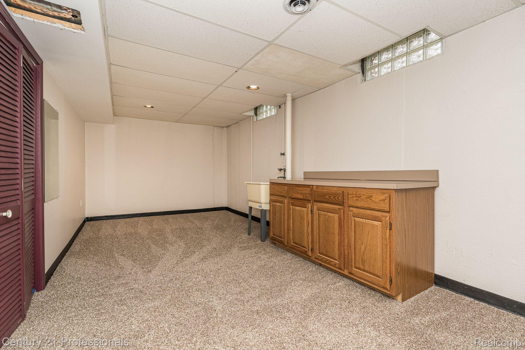 1643 Hillside Lane Rochester, MI 48307 - Photo 40 of 48 Gallery Image 40
