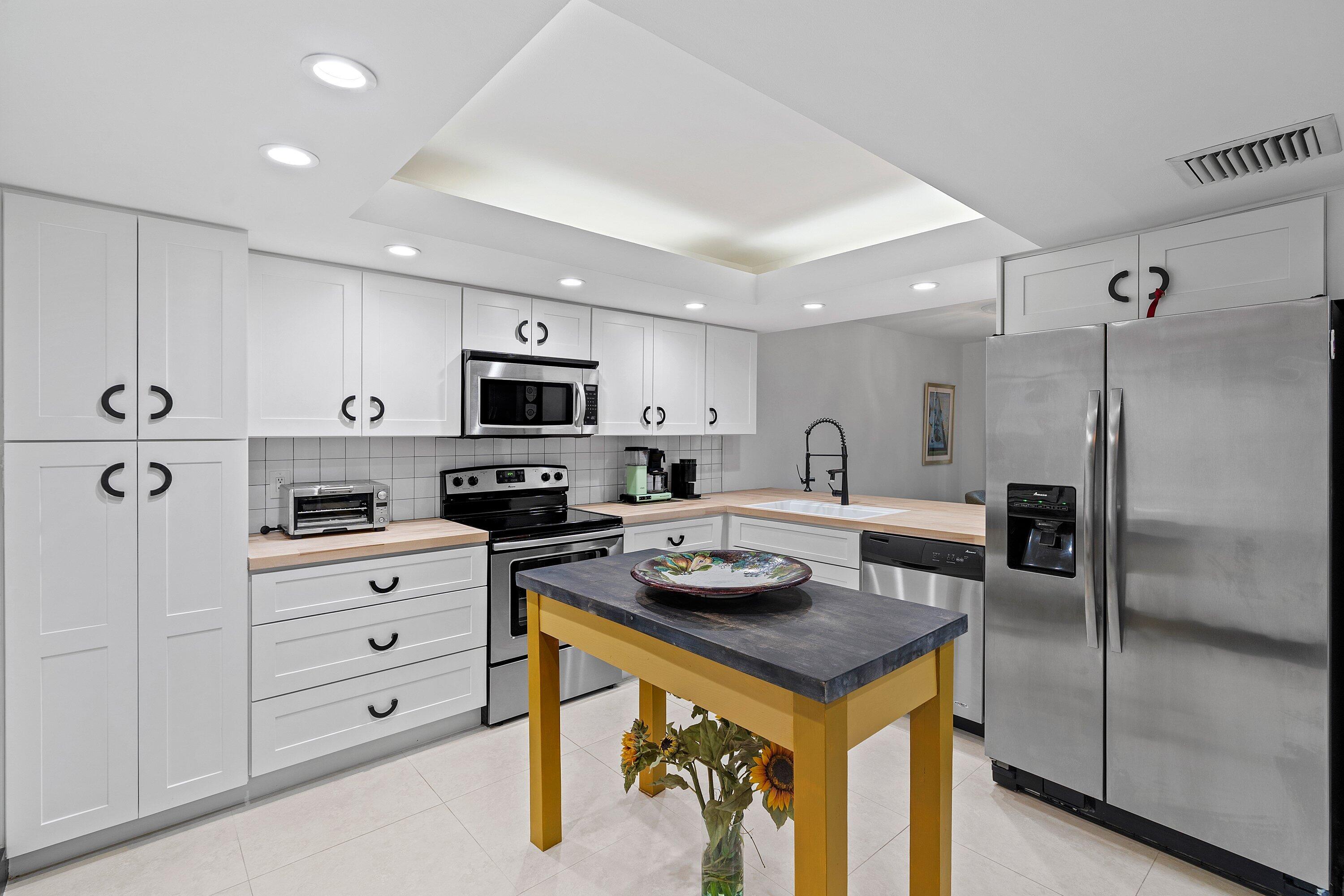 6096 Glendale Drive Boca Raton, FL 33433 - Photo 15 of 60 Kitchen