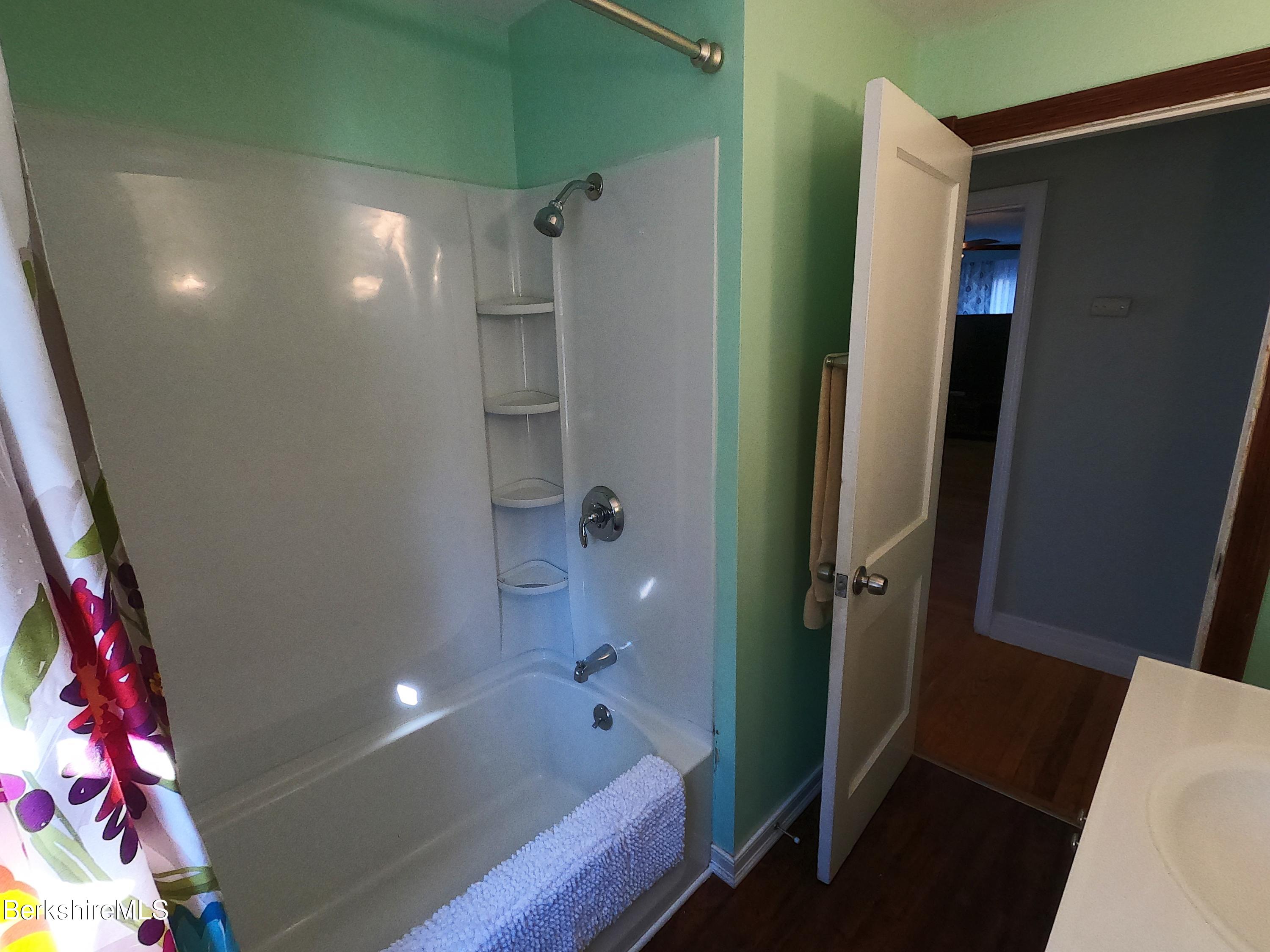 179 Ridgeway Avenue Pittsfield, MA 01201 - Photo 22 of 41 Full bathroom