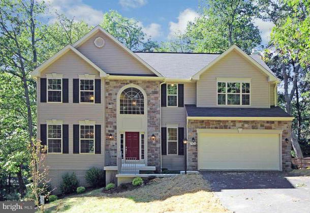 shown with optional stone