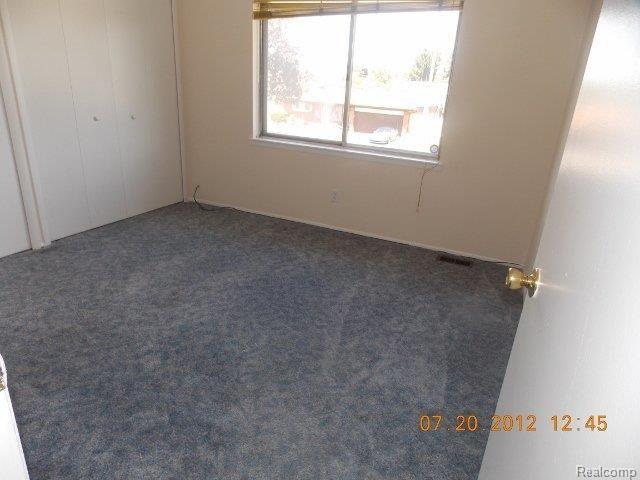 3952 Rolf Drive Warren, MI 48092 - Photo 11 of 11 DSCN8289 (640x480).jpg