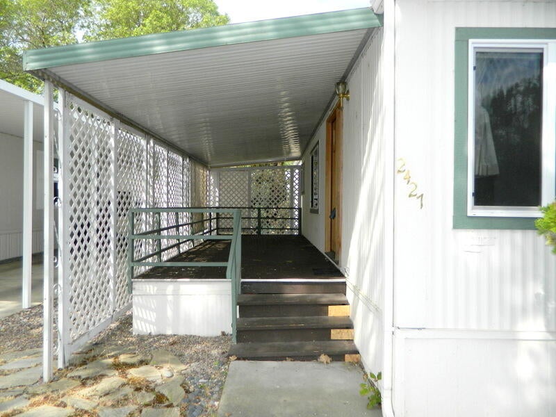 2427 Southwest Webster Road Grants Pass, OR 97526 - Photo 3 of 30 Front Porch