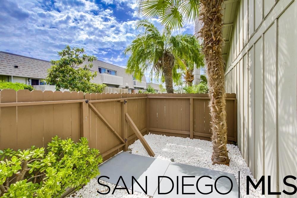 409 Requeza Street, Unit D1 Encinitas, CA 92024 - Photo 3 of 24 Gallery Image 3