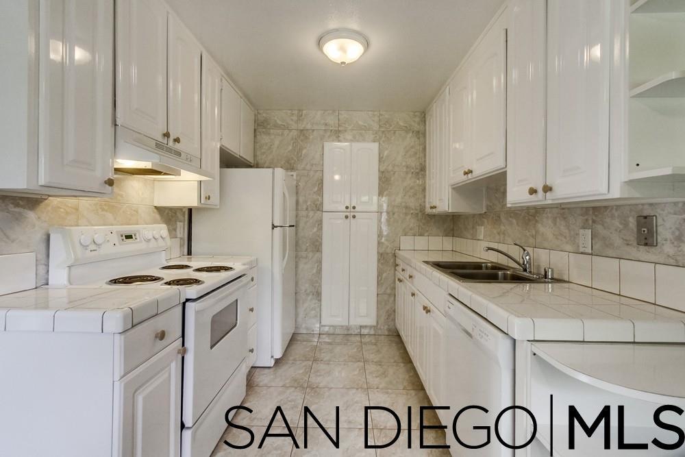 409 Requeza Street, Unit D1 Encinitas, CA 92024 - Photo 9 of 24 Gallery Image 9