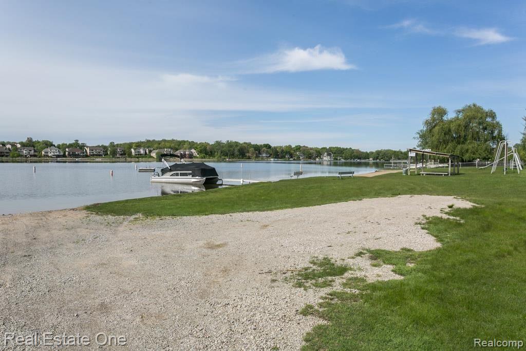 1351 Nightingale Road Wixom, MI 48393 - Photo 34 of 36 4Y0A6571.jpg